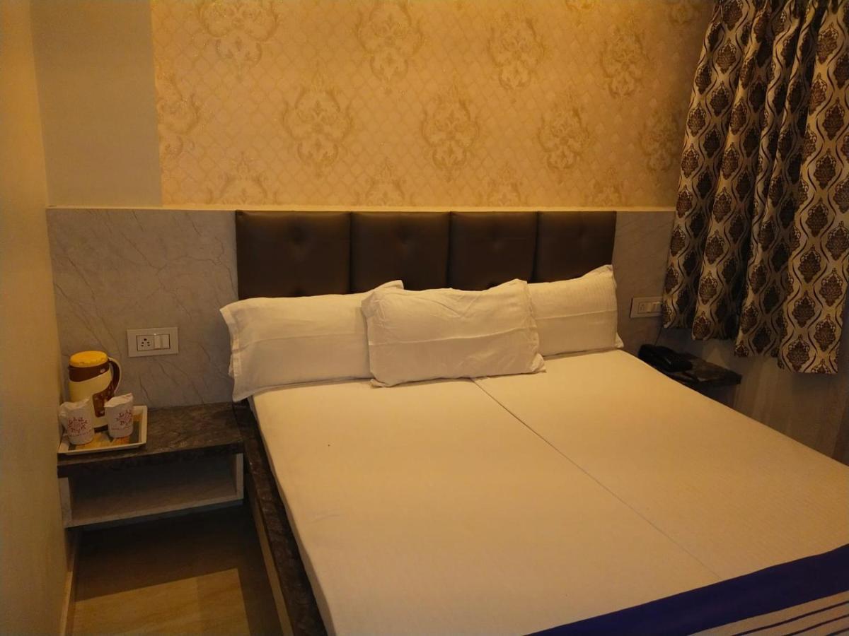 Hotel Gateway Kailash バラナシ エクステリア 写真