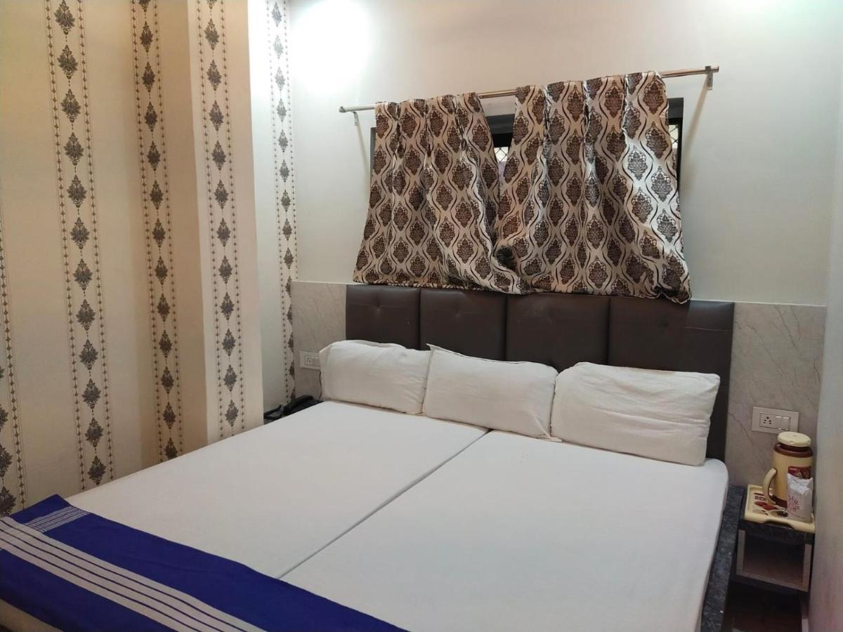 Hotel Gateway Kailash バラナシ エクステリア 写真