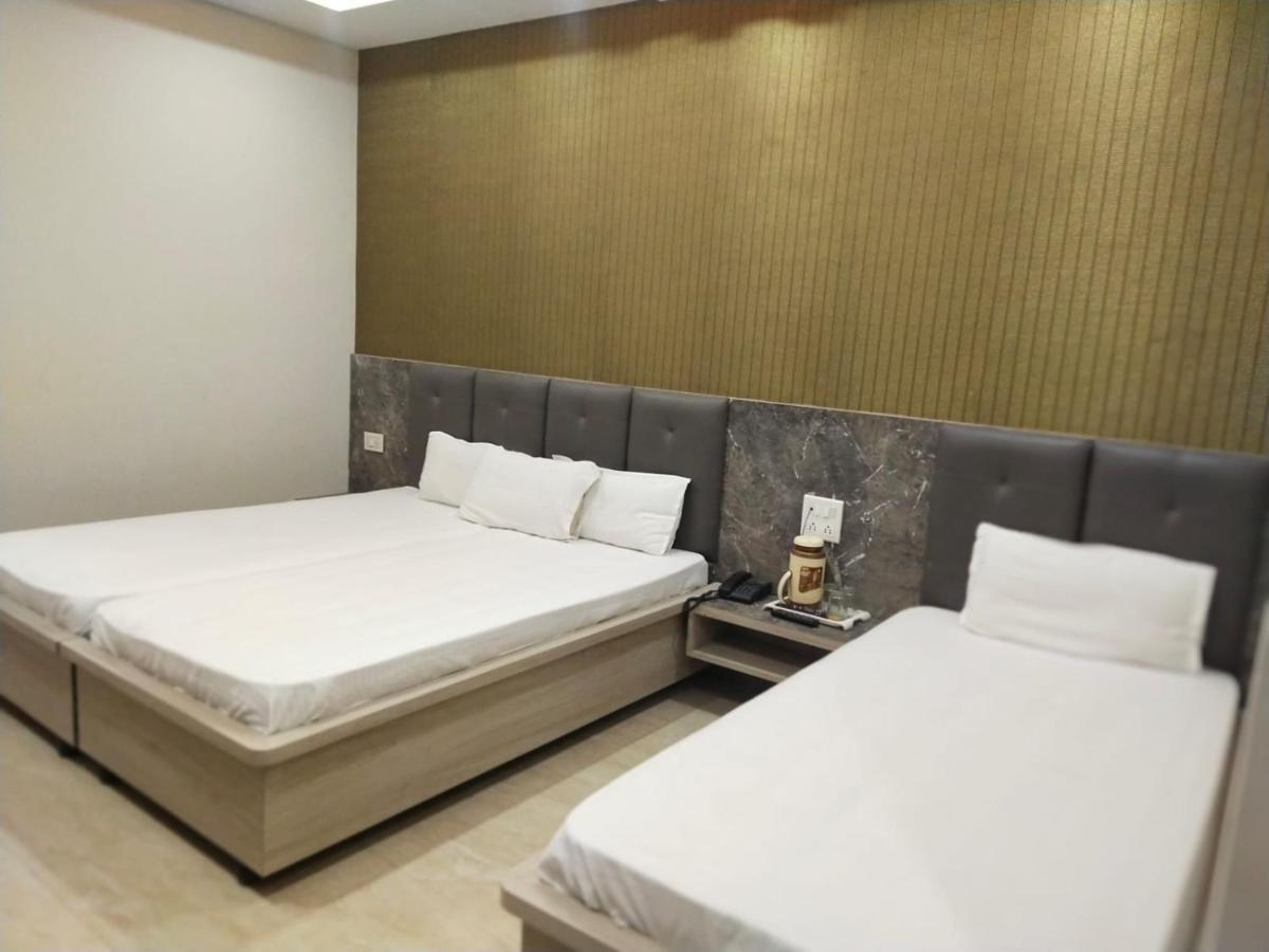 Hotel Gateway Kailash バラナシ エクステリア 写真