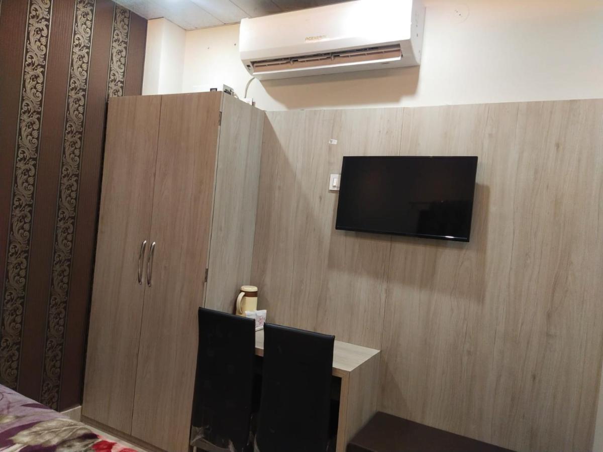 Hotel Gateway Kailash バラナシ エクステリア 写真