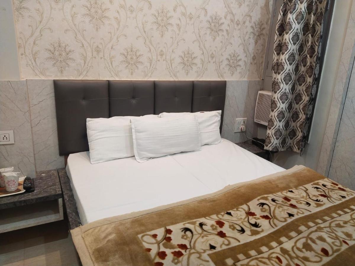 Hotel Gateway Kailash バラナシ エクステリア 写真