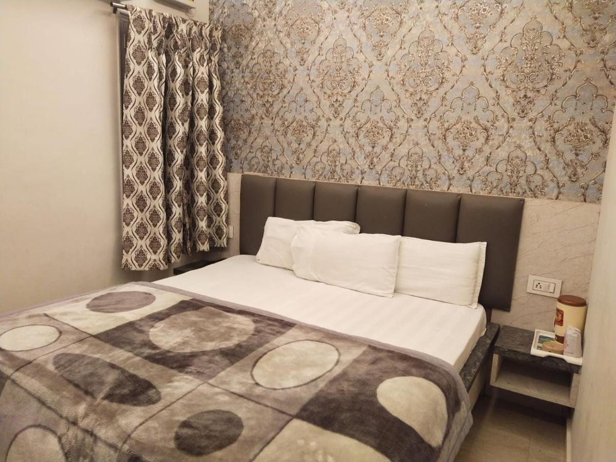 Hotel Gateway Kailash バラナシ エクステリア 写真