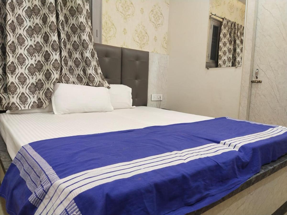 Hotel Gateway Kailash バラナシ エクステリア 写真