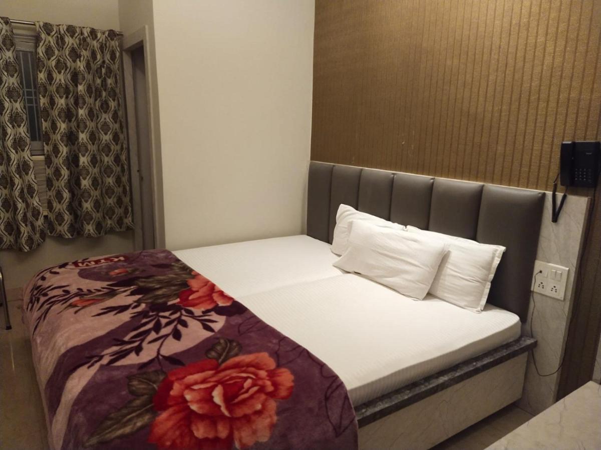 Hotel Gateway Kailash バラナシ エクステリア 写真