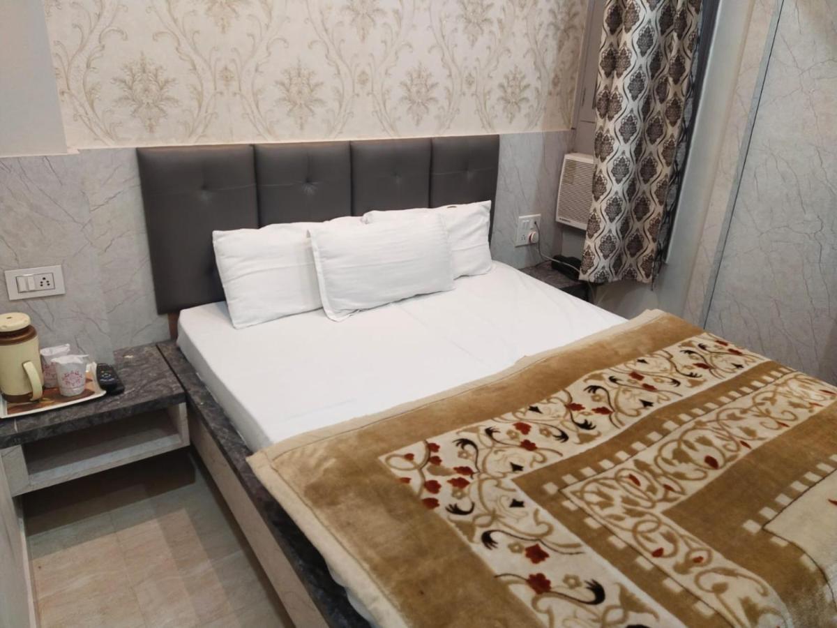 Hotel Gateway Kailash バラナシ エクステリア 写真