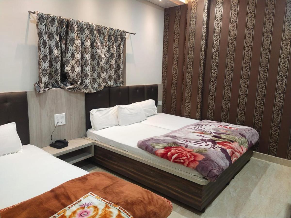 Hotel Gateway Kailash バラナシ エクステリア 写真