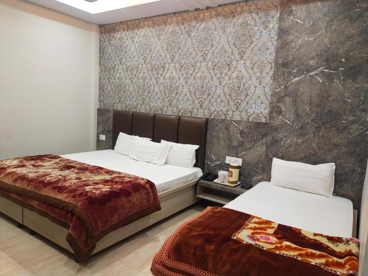 Hotel Gateway Kailash バラナシ エクステリア 写真