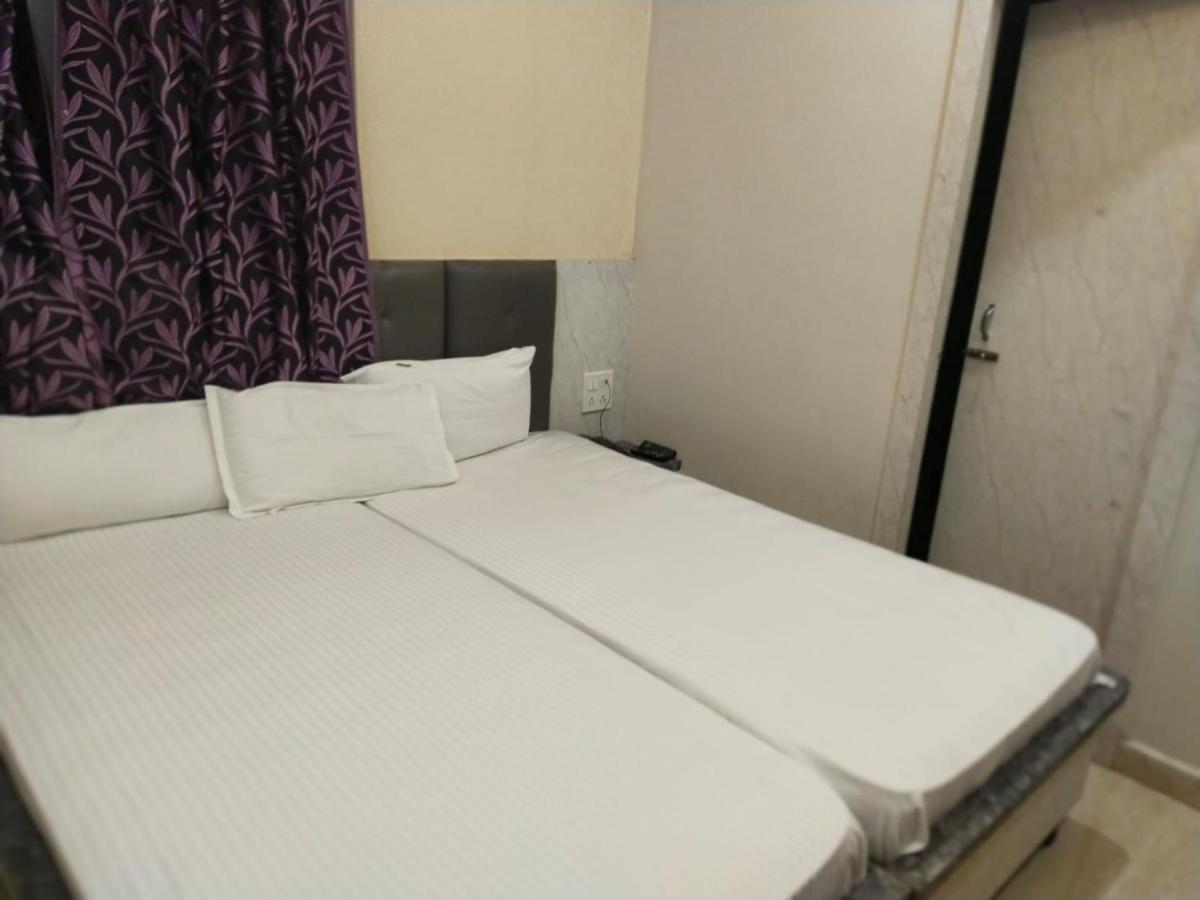 Hotel Gateway Kailash バラナシ エクステリア 写真