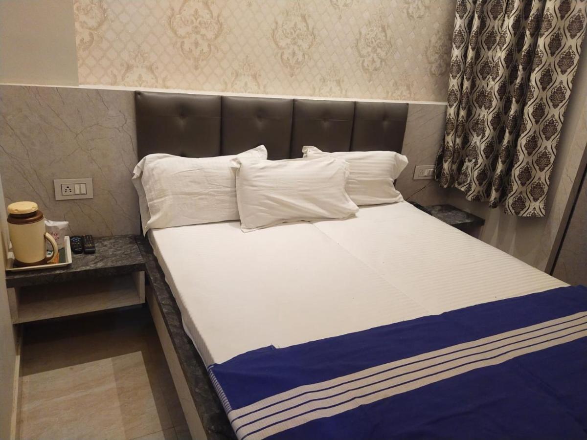 Hotel Gateway Kailash バラナシ エクステリア 写真