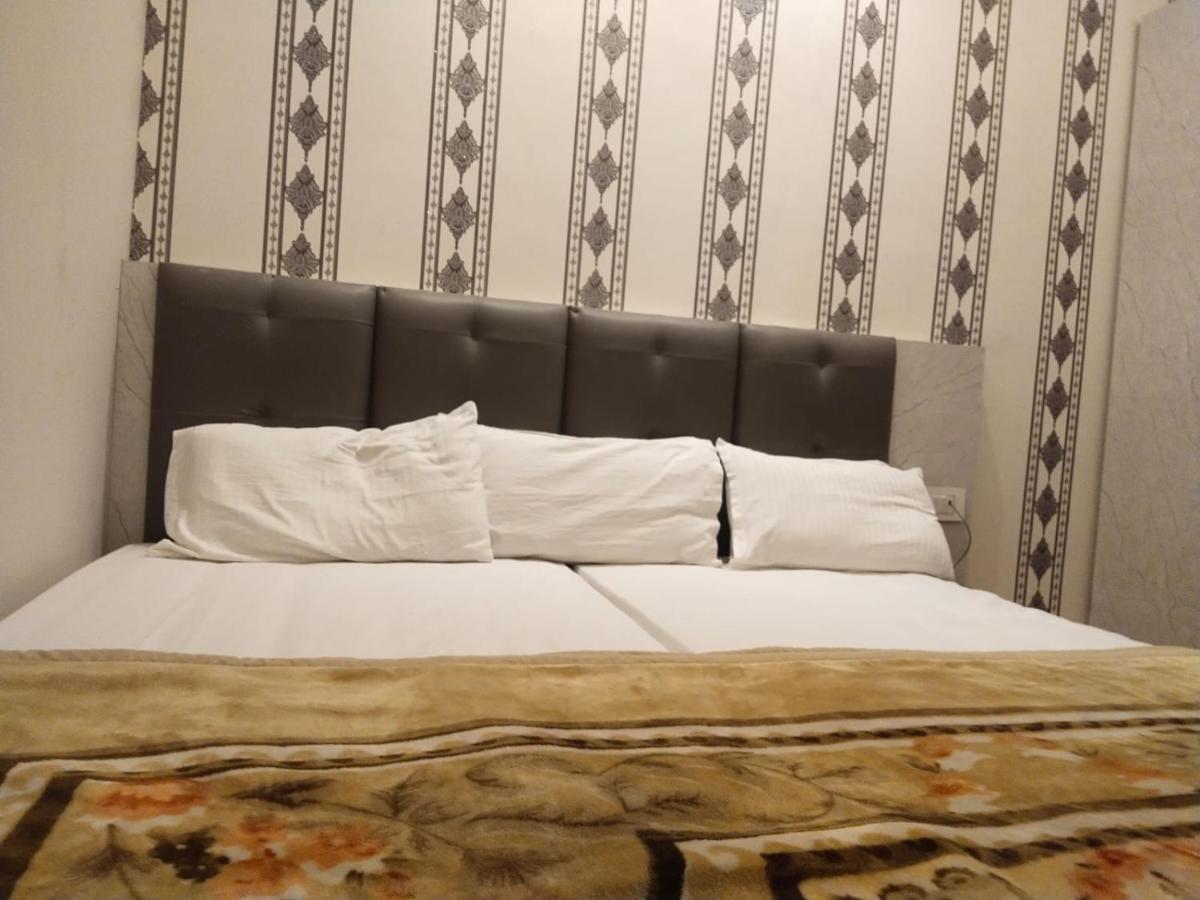 Hotel Gateway Kailash バラナシ エクステリア 写真