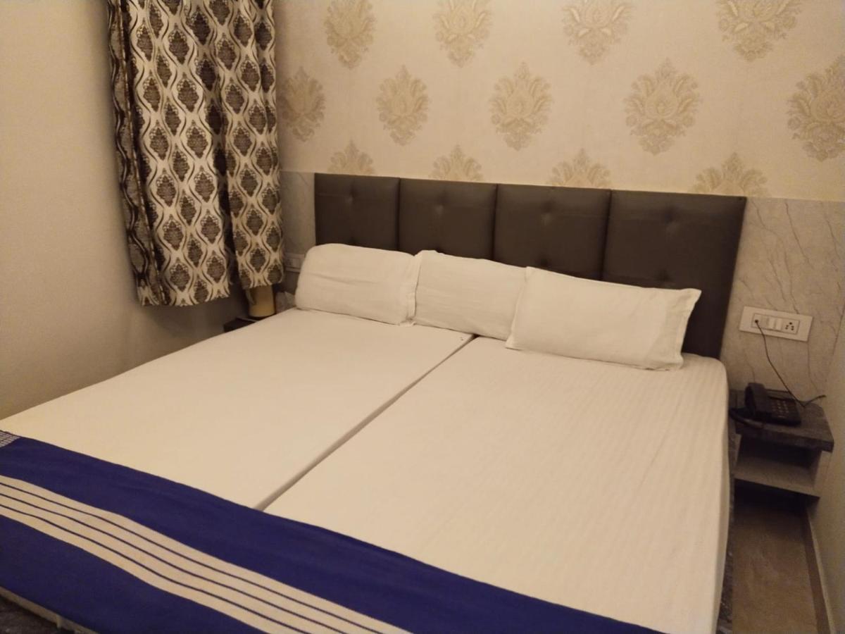 Hotel Gateway Kailash バラナシ エクステリア 写真