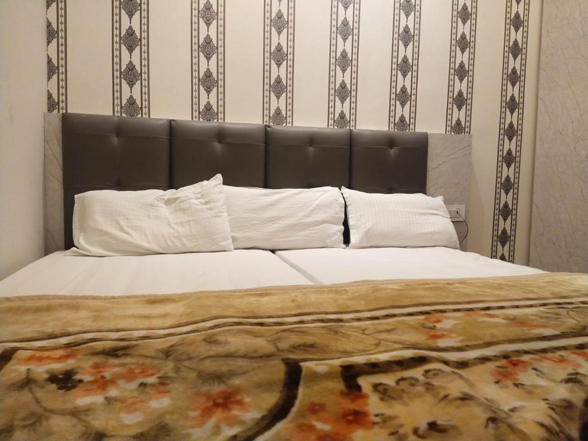 Hotel Gateway Kailash バラナシ エクステリア 写真