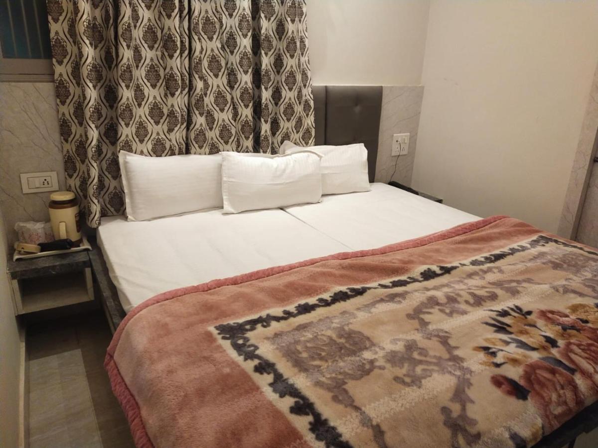 Hotel Gateway Kailash バラナシ エクステリア 写真