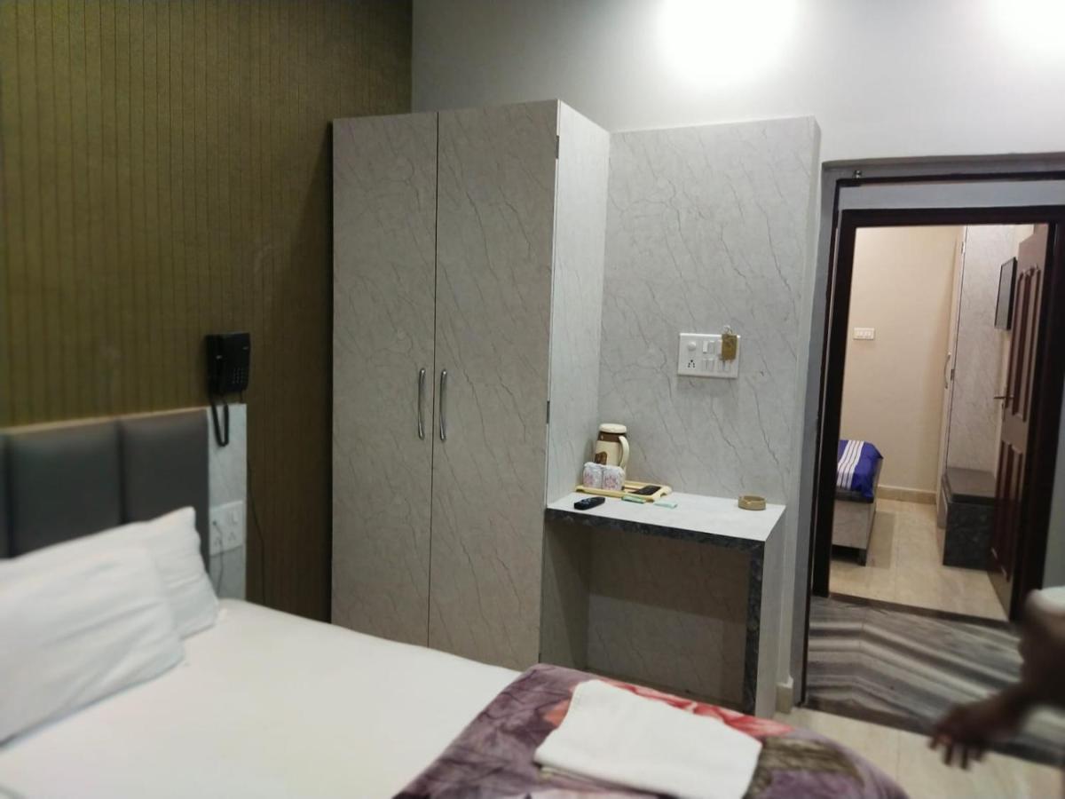 Hotel Gateway Kailash バラナシ エクステリア 写真