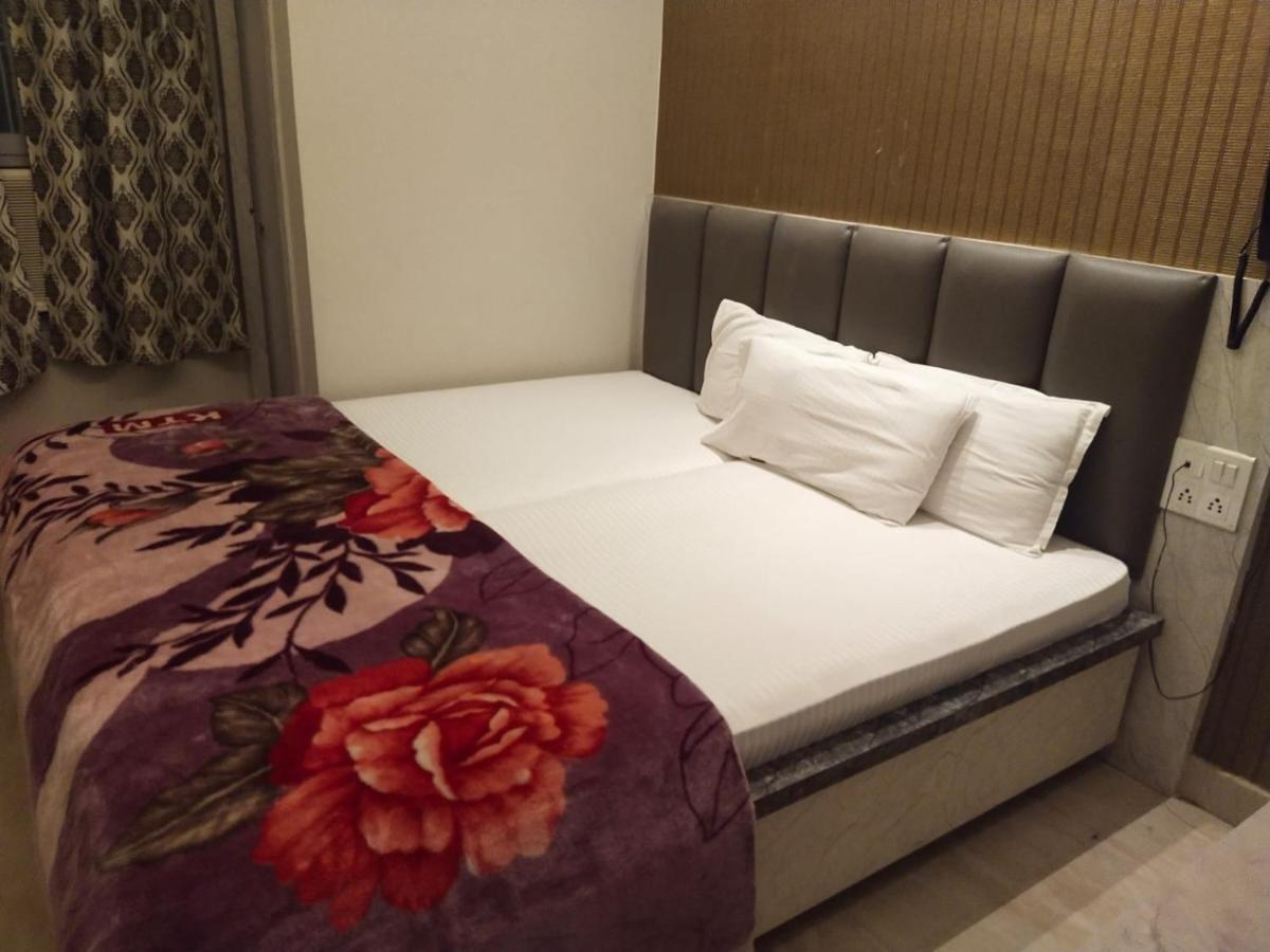 Hotel Gateway Kailash バラナシ エクステリア 写真