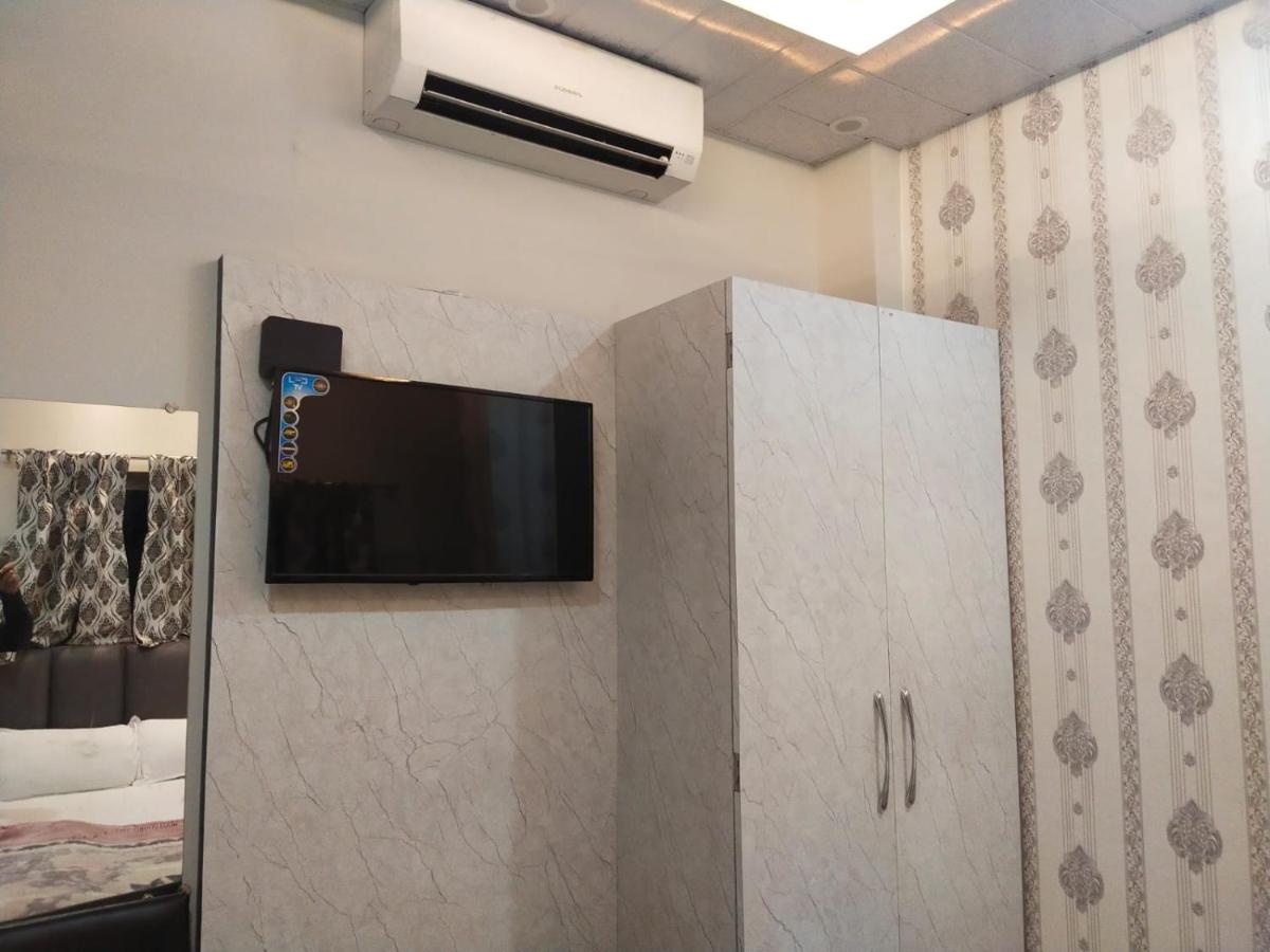 Hotel Gateway Kailash バラナシ エクステリア 写真