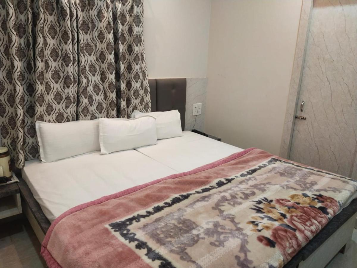 Hotel Gateway Kailash バラナシ エクステリア 写真