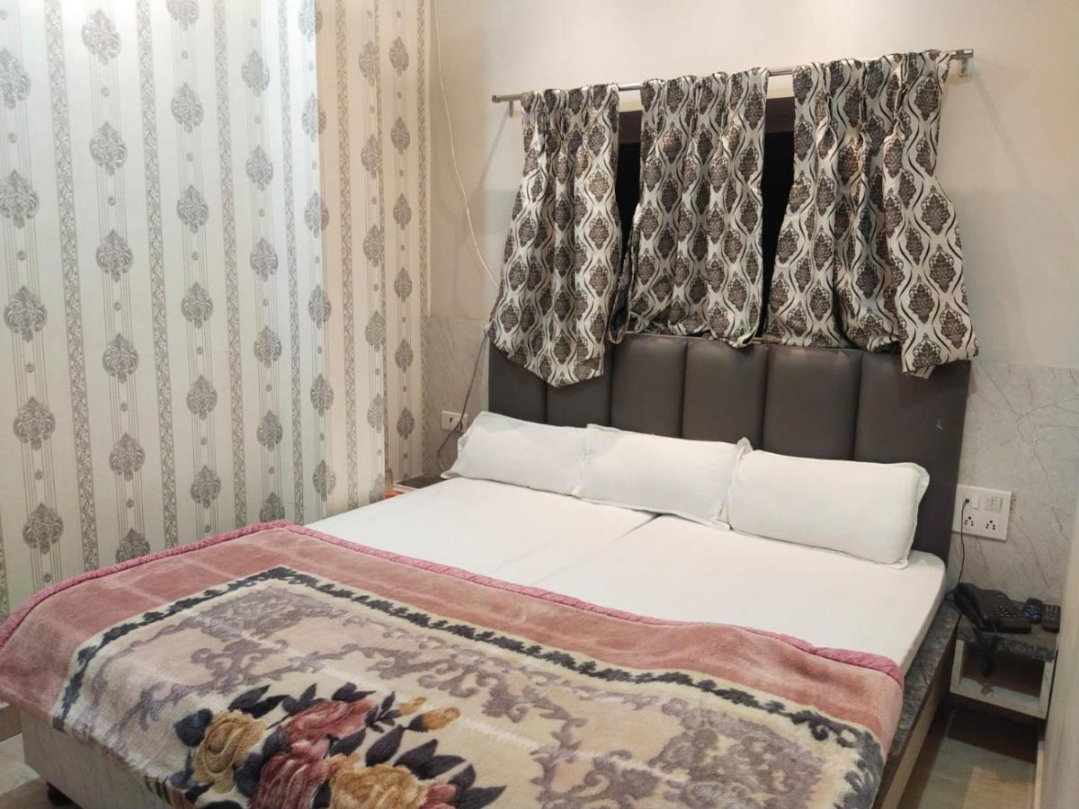 Hotel Gateway Kailash バラナシ エクステリア 写真