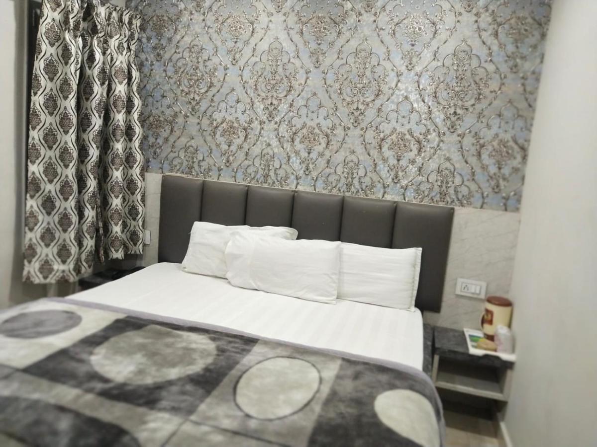 Hotel Gateway Kailash バラナシ エクステリア 写真
