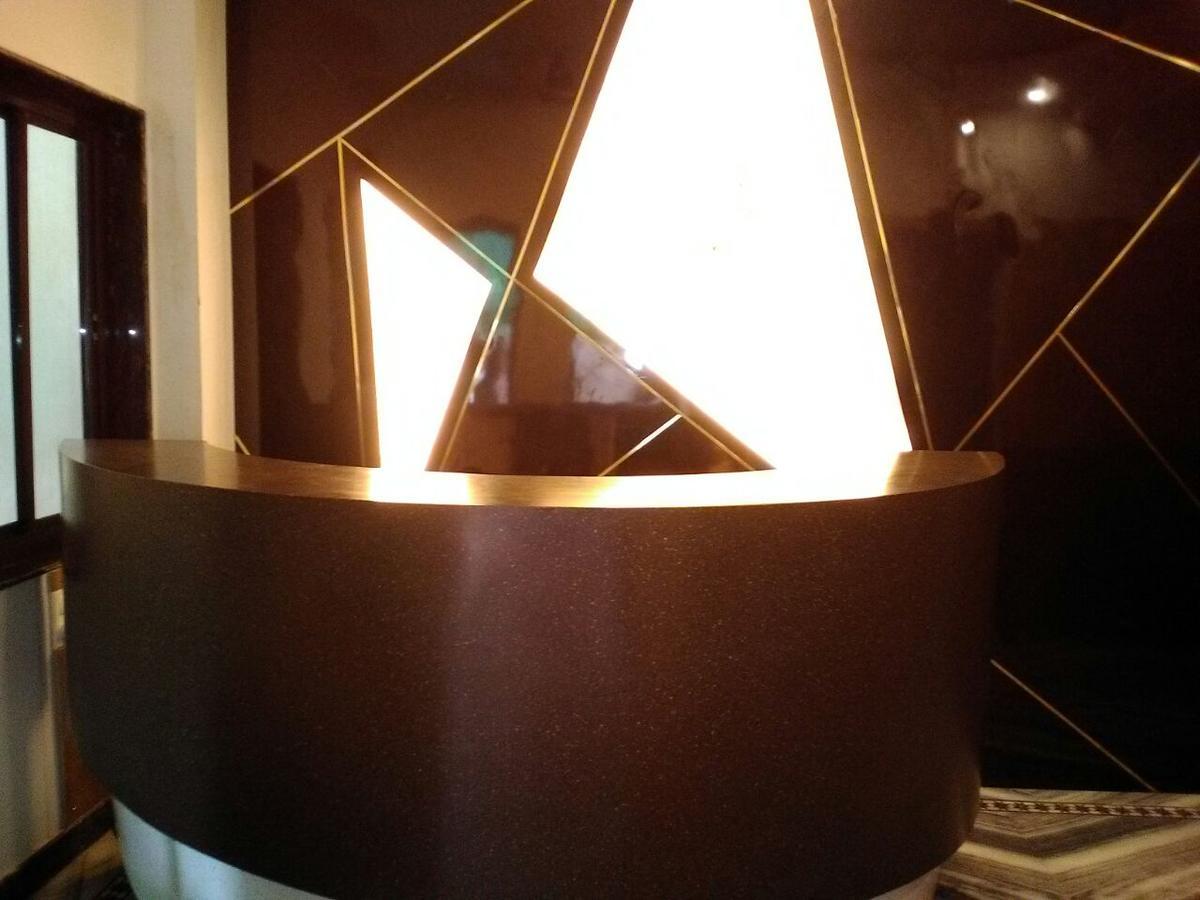 Hotel Gateway Kailash バラナシ エクステリア 写真