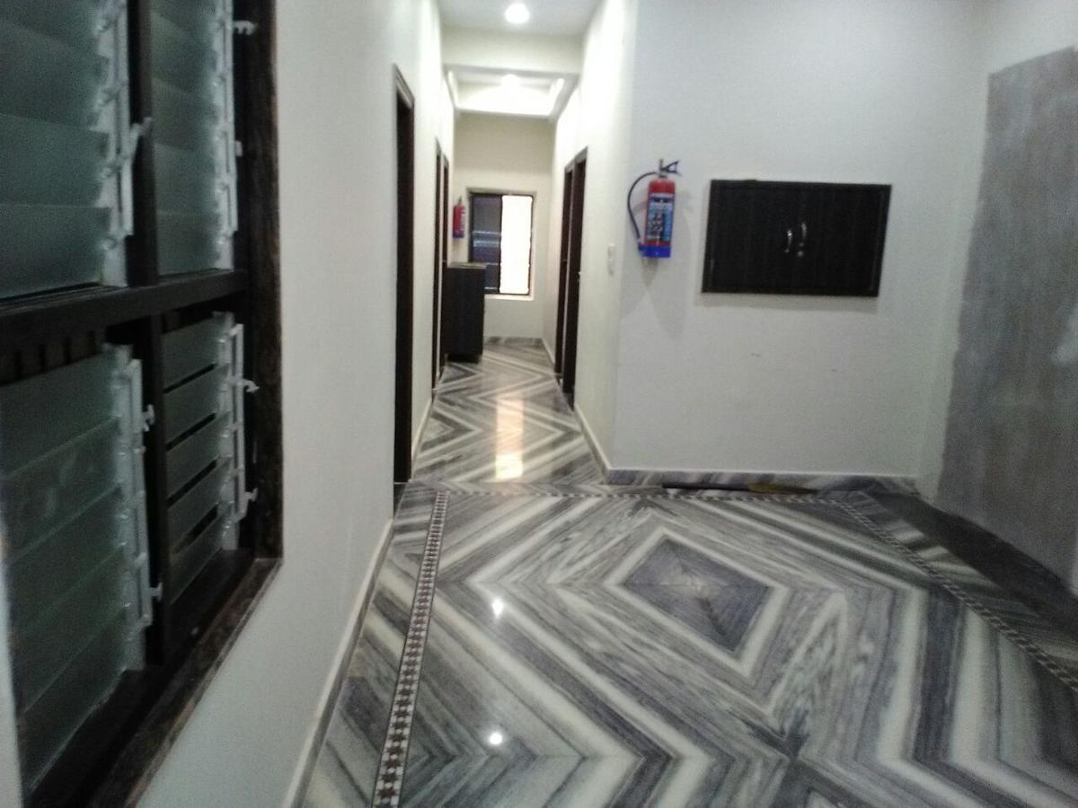 Hotel Gateway Kailash バラナシ エクステリア 写真