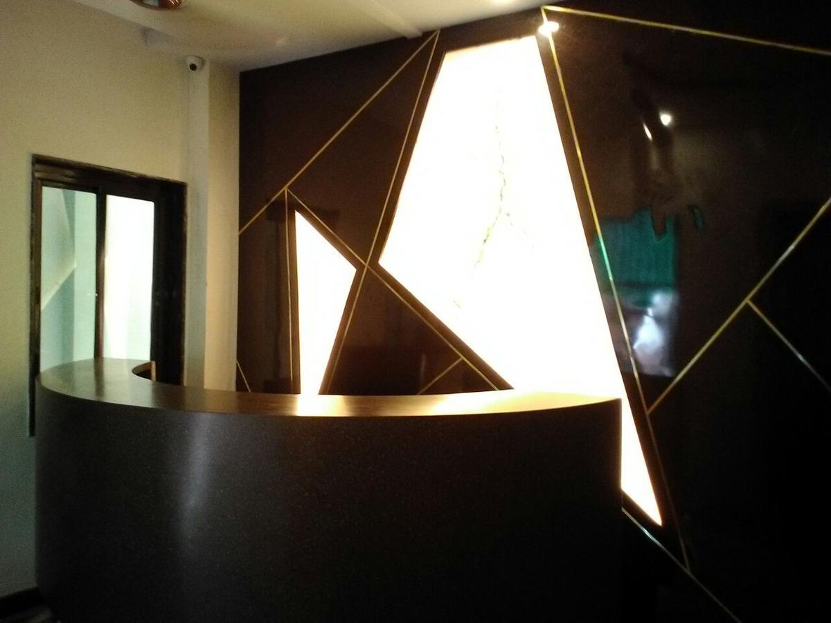 Hotel Gateway Kailash バラナシ エクステリア 写真